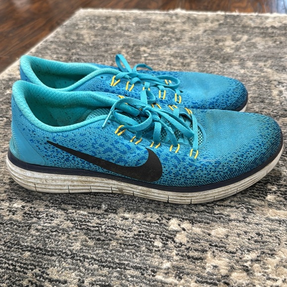 Men’s Nike running shoes - Picture 2 of 7